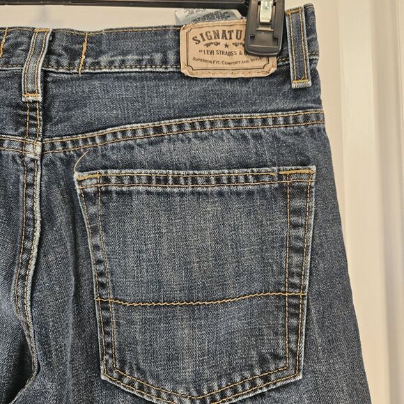 SIGNATURE by LEVI STRAUSS & CO Bootcut FIt Jeans-Size 18 REG, Med Wash Youth - Picture 9 of 11